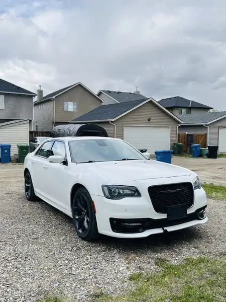 2022 Chrysler 300S, 94.172 km, Import Kanada — Foto 1