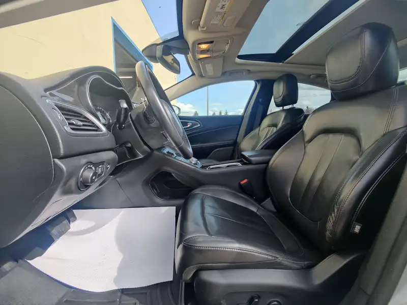 2016 Chrysler 200 C | NAV | Bluetooth | Backup Camera |, silber, 157.618 km, Import Kanada — Foto 10 z 12