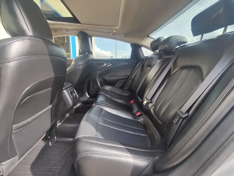 2016 Chrysler 200 C | NAV | Bluetooth | Backup Camera |, silber, 157.618 km, Import Kanada — Foto 11 z 12