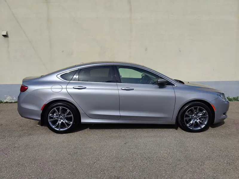 2016 Chrysler 200 C | NAV | Bluetooth | Backup Camera |, silber, 157.618 km, Import Kanada — Foto 2 z 12