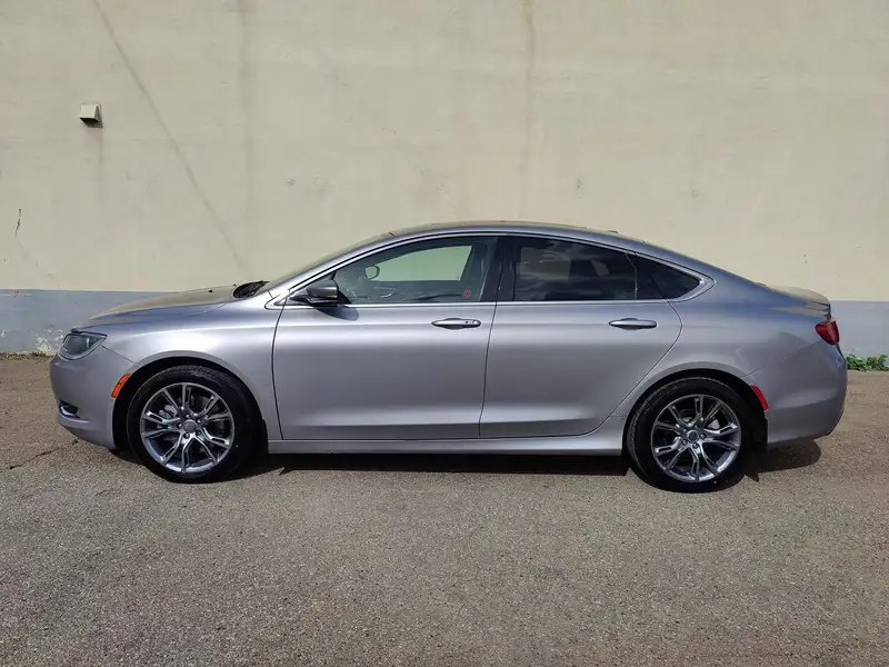 2016 Chrysler 200 C | NAV | Bluetooth | Backup Camera |, silber, 157.618 km, Import Kanada — Foto 4 z 12