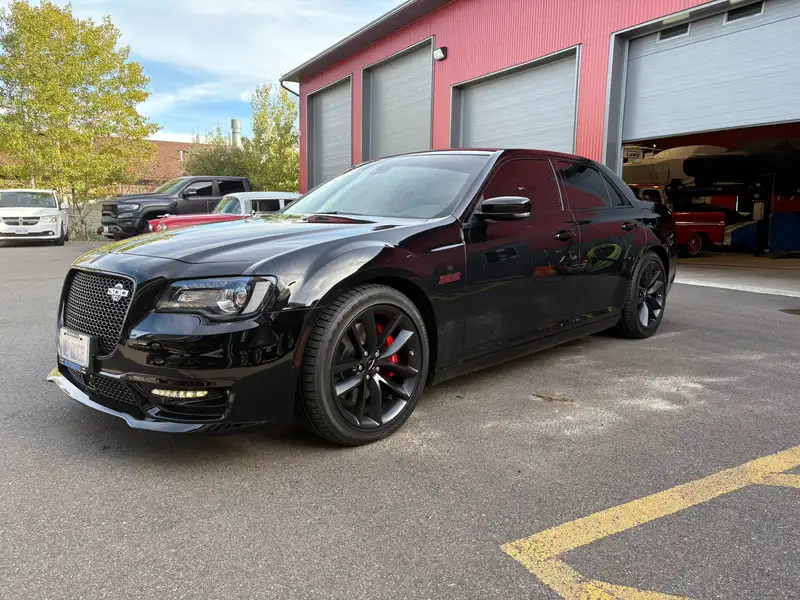 2023 Chrysler 300 300C, schwarz, 112 km, Import Kanada — Foto 1