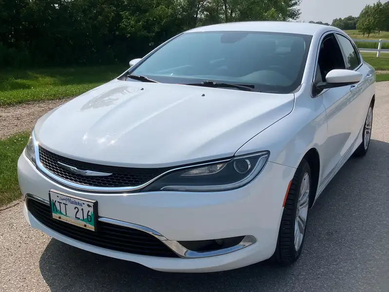2016 Chrysler 200 Limited, weiß, 115.200 km, Import Kanada — Foto 1 z 10 2016 Chrysler 200 Limited, weiß, 115.200 km, Import Kanada — Foto 1 z 10