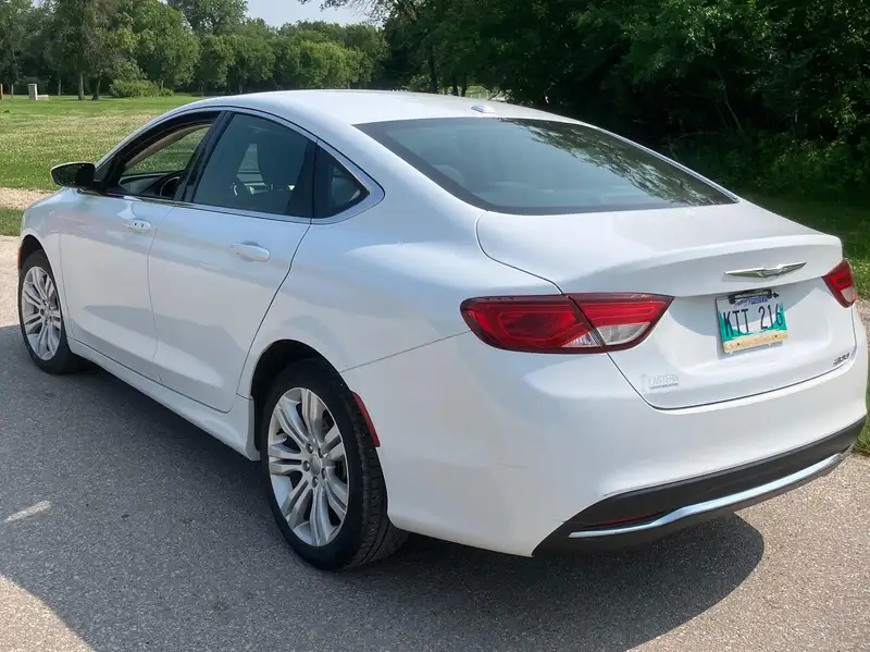 2016 Chrysler 200 Limited, weiß, 115.200 km, Import Kanada — Foto 8 z 10