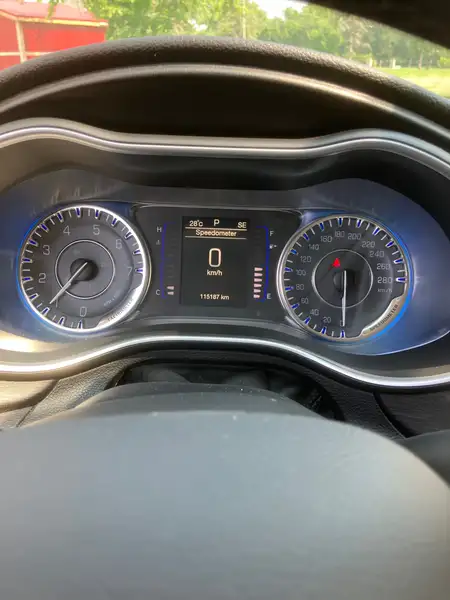 2016 Chrysler 200 Limited, weiß, 115.200 km, Import Kanada — Foto 9 z 10