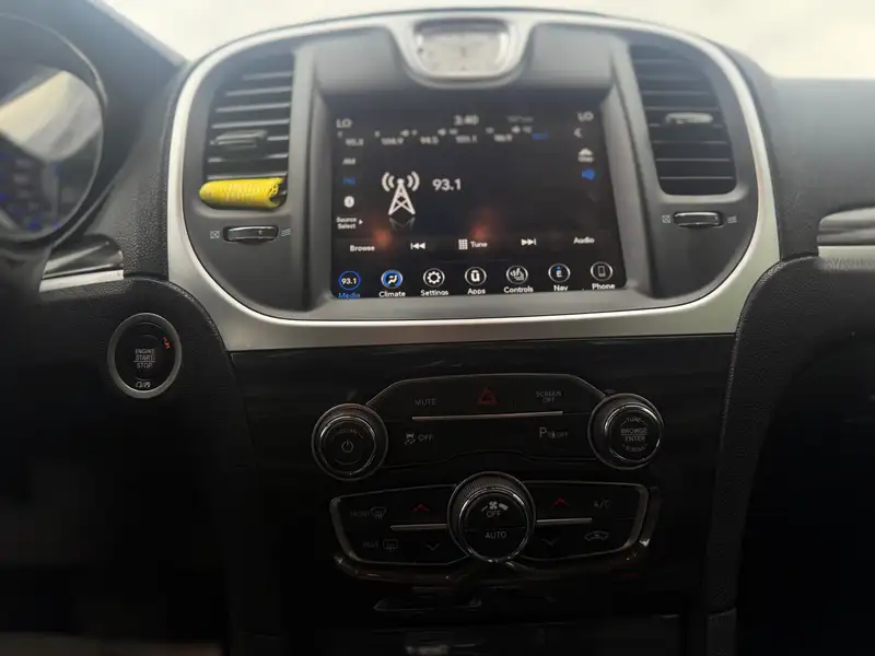2022 Chrysler 300, schwarz, 78.000 km, Import Kanada — Foto 12 z 12