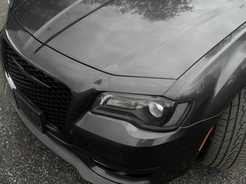 2022 Chrysler 300, schwarz, 78.000 km, Import Kanada — Foto 5 z 12