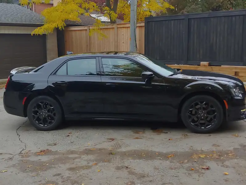 2019 Chrysler 300 300S, schwarz, 265.300 km, Import Kanada — Foto 2 z 7