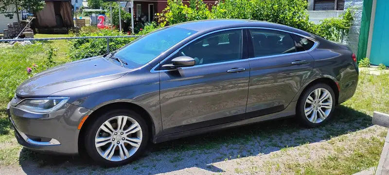 2016 Chrysler 200 2LM, grau, 111.000 km, Import Kanada — Foto 1