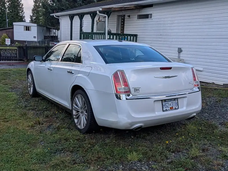 2011 Chrysler 300 300C, weiß, 132.500 km, Import Kanada — Foto 5 z 7