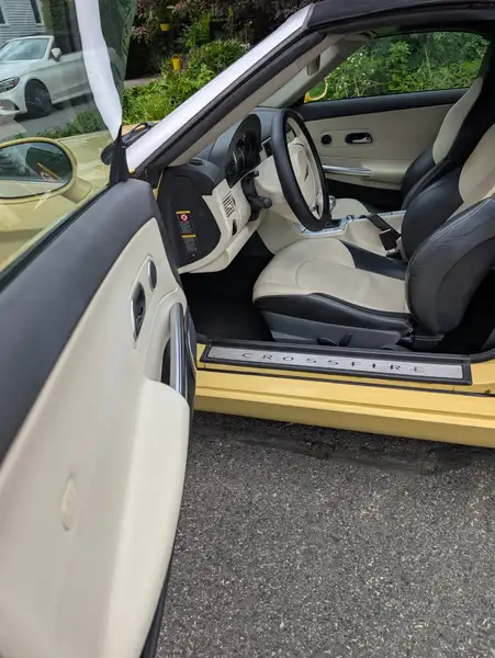 2005 Chrysler Crossfire Limited, gelb, 160.000 km, Import Kanada — Foto 3 z 4