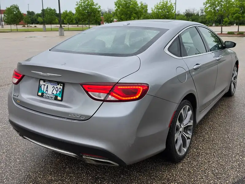 2016 Chrysler 200, silber, 195.000 km, Import Kanada — Foto 5 z 12