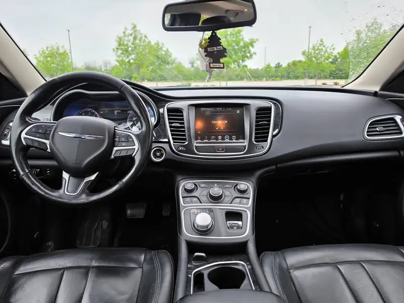 2016 Chrysler 200, silber, 195.000 km, Import Kanada — Foto 7 z 12