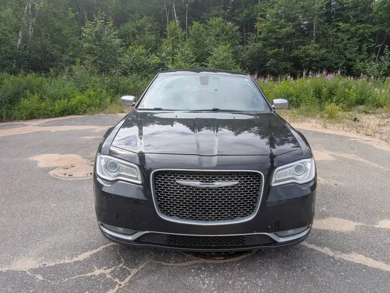 2017 Chrysler 300 300C Platinum, schwarz, 141.000 km, Import Kanada — Foto 2 z 12