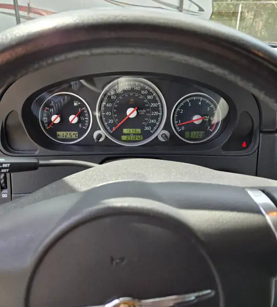 2005 Chrysler Crossfire Limited, rot, 93.000 km, Import Kanada — Foto 4 z 6