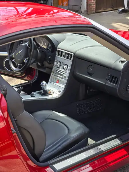 2005 Chrysler Crossfire Limited, rot, 93.000 km, Import Kanada — Foto 5 z 6