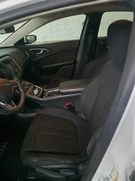 2016 Chrysler 200 LX, weiß, 59.000 km, Import Kanada — Foto 4 z 7