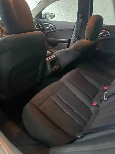 2016 Chrysler 200 LX, weiß, 59.000 km, Import Kanada — Foto 6 z 7