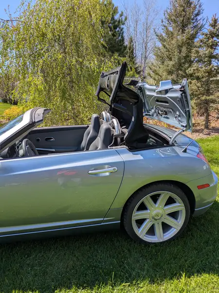 2005 Chrysler Crossfire Limited, grau, 77.000 km, Import Kanada — Foto 5 z 12