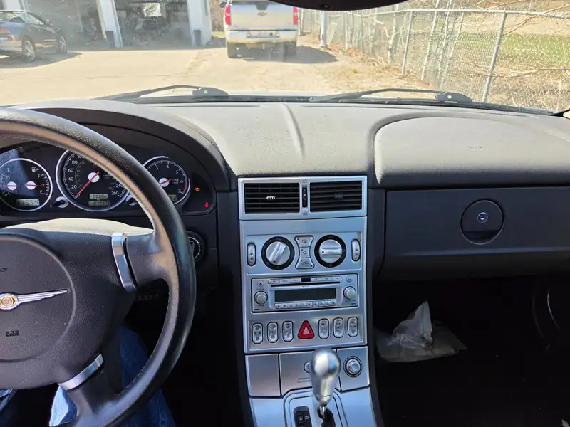 2004 Chrysler Crossfire Coupe, silber, 72.178 km, Import Kanada — Foto 4 z 6