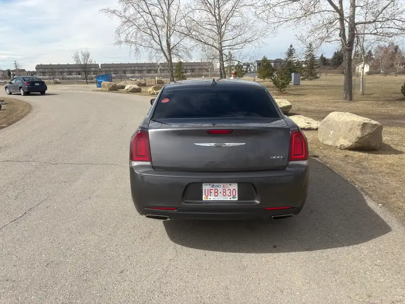 2018 Chrysler 300 300S, grau, 110.000 km, Import Kanada — Foto 2 z 5