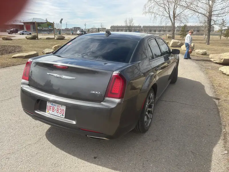 2018 Chrysler 300 300S, grau, 110.000 km, Import Kanada — Foto 3 z 5