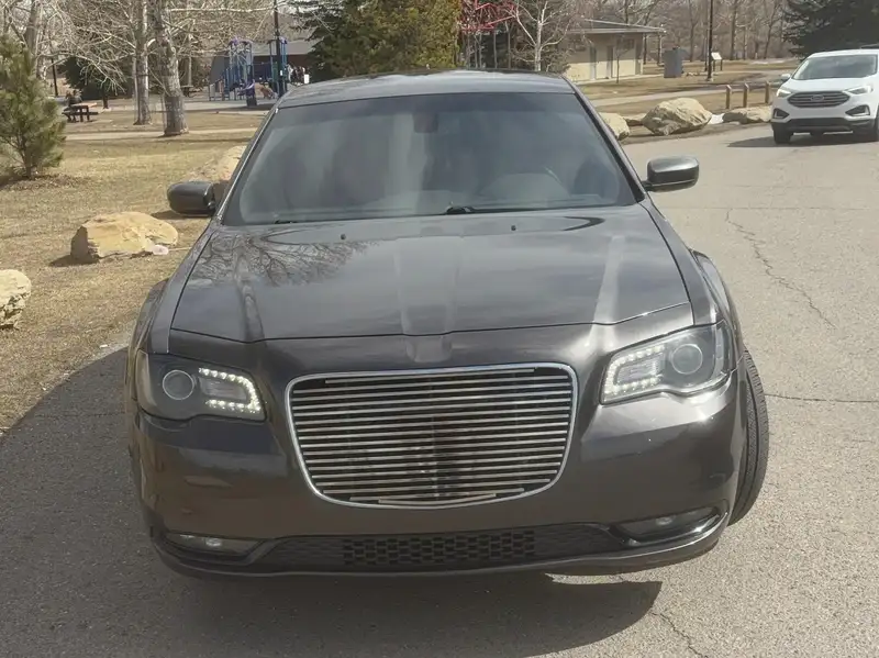 2018 Chrysler 300 300S, grau, 110.000 km, Import Kanada — Foto 4 z 5