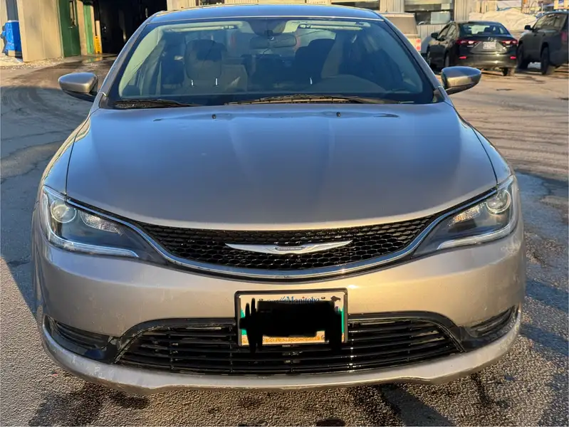 2016 Chrysler 200, silber, 157.000 km, Import Kanada — Foto 1 z 8 2016 Chrysler 200, silber, 157.000 km, Import Kanada — Foto 1 z 8