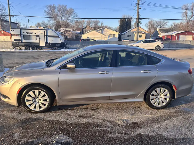 2016 Chrysler 200, silber, 157.000 km, Import Kanada — Foto 2 z 8