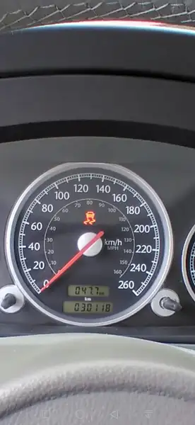 2005 Chrysler Crossfire 2dr Cpe Limited, rot, 32.000 km, Import Kanada — Foto 4 z 6