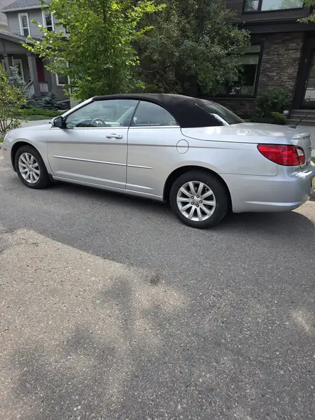 2010 Chrysler Sebring 2dr Conv Touring, silber, 80.800 km, Import Kanada — Foto 1