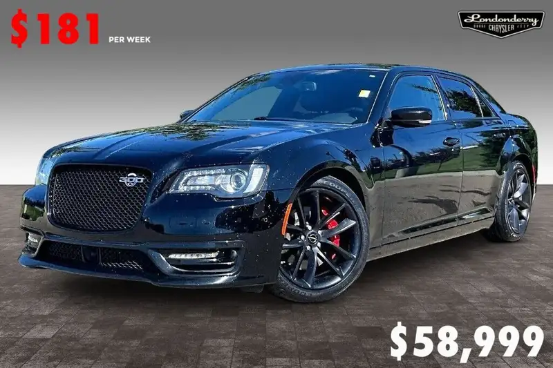 2023 Chrysler 300 Srt8, schwarz, 72.087 km, Import Kanada — Foto 1