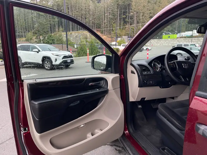 2020 Dodge Grand Caravan SE - No Accidents, BC Local & Back-up Camera, rot, 94.501 km, Import Kanada — Foto 10 z 12