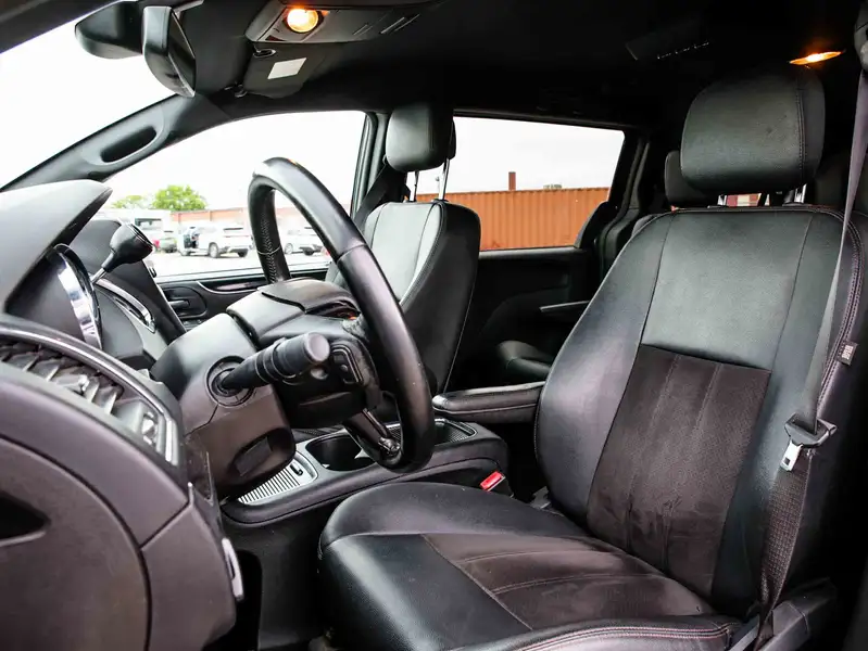2020 Dodge Grand Caravan Premium Plus, schwarz, 61.811 km, Import Kanada — Foto 11 z 12