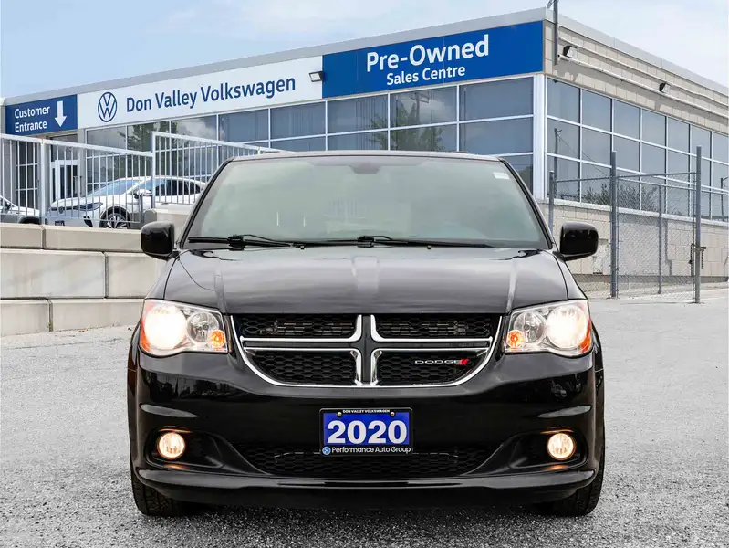 2020 Dodge Grand Caravan Premium Plus, schwarz, 61.811 km, Import Kanada — Foto 2 z 12