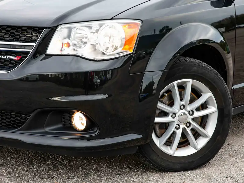 2020 Dodge Grand Caravan Premium Plus, schwarz, 61.811 km, Import Kanada — Foto 7 z 12