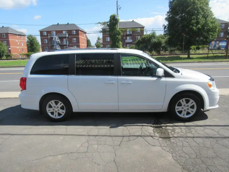 2020 Dodge Grand Caravan Crew, weiß, 111.098 km, Import Kanada — Foto 8 z 12