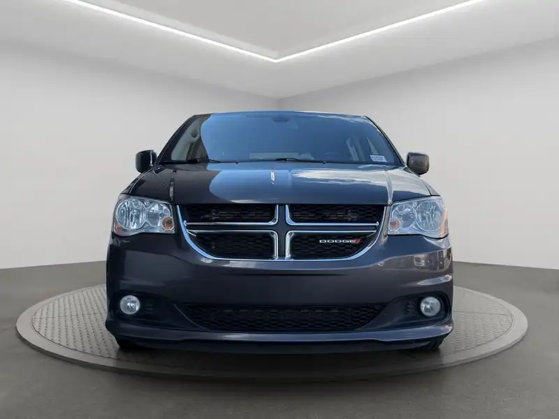 2020 Dodge Grand Caravan Crew, grau, 93.530 km, Import Kanada — Foto 2 z 12