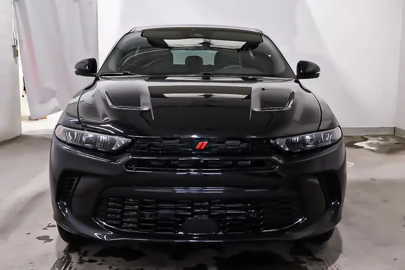 2024 Dodge Hornet R/T ENSEMBLE BLACKTOP/ENS. TECHNOLOGIE/MAGS 18''/H, schwarz, 50 km, Import Kanada — Foto 2 z 12