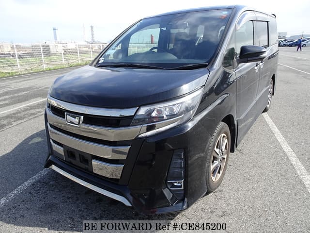 2018 Toyota Noah, 88.476 km, Import Japan — Foto 1