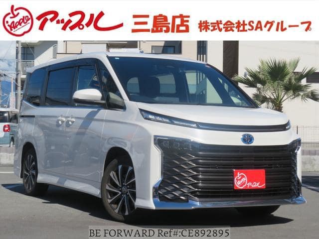 2023 Toyota Voxy, 36.637 km, Import Japan — Foto 1