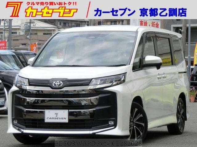 2023 Toyota Noah, 15.584 km, Import Japan — Foto 1
