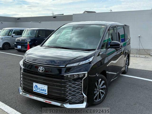 2025 Toyota Voxy, 1.770 km, Import Japan — Foto 1