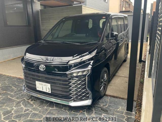 2023 Toyota Voxy, 25.006 km, Import Japan — Foto 1