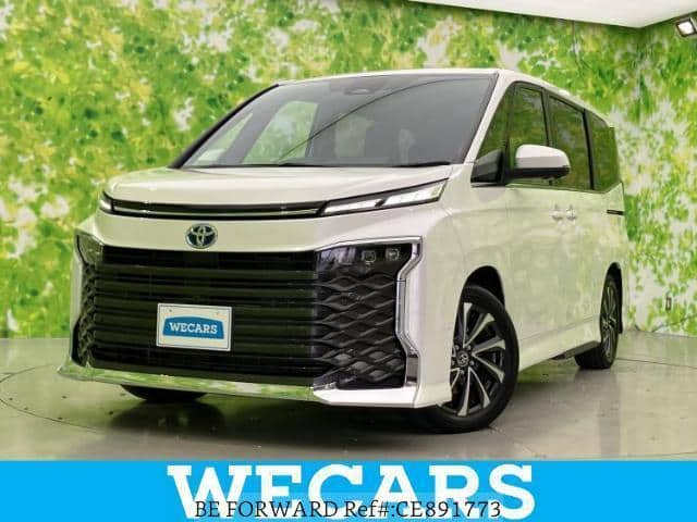 2023 Toyota Voxy, 29.500 km, Import Japan — Foto 1