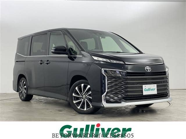 2023 Toyota Voxy, 20.157 km, Import Japan — Foto 1
