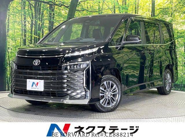 2023 Toyota Voxy, 49.250 km, Import Japan — Foto 1