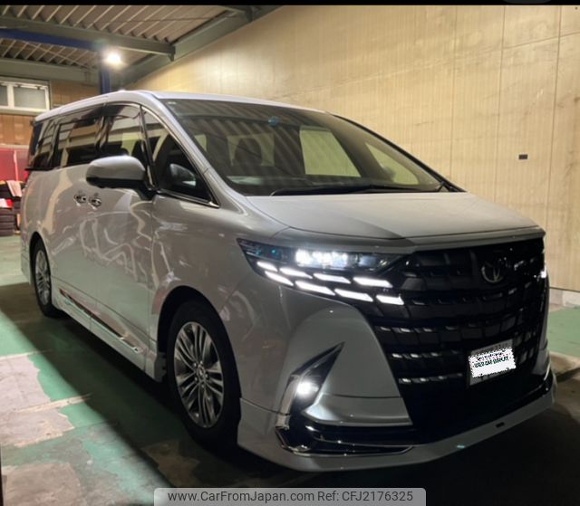 2025 Toyota Alphard, 6.000 km, Import Japan — Foto 1