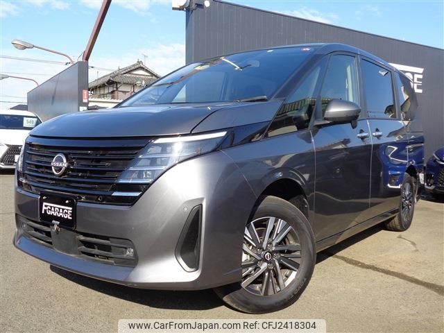 2023 Nissan Serena, 7.000 km, Import Japan — Foto 1