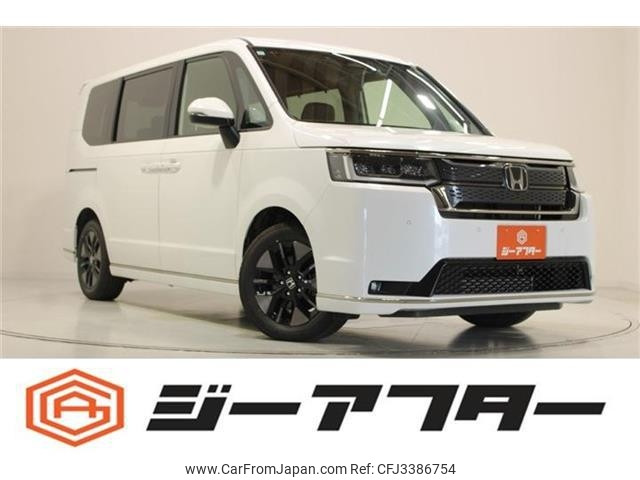 2025 Honda Stepwagon, 13.000 km, Import Japan — Foto 1